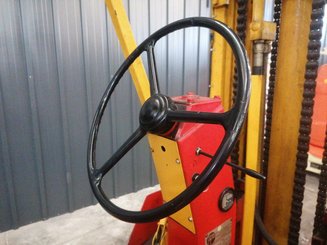 Empilhador de contrapeso 3 rodas Peg F2050EB