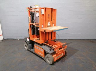 Plataforma com mastro vertical JLG TOUCAN DUO