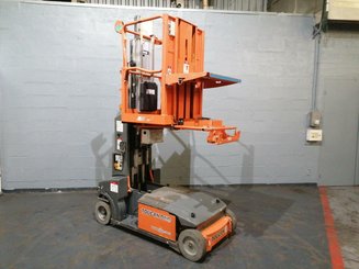 Plataforma com mastro vertical JLG TOUCAN DUO