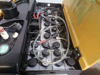 Porta-paletes eléctrico com condutor a pé Caterpillar NPP20M - 10