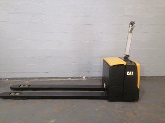 Porta-paletes eléctrico com condutor a pé Caterpillar NPP20M - 2