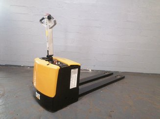 Porta-paletes eléctrico com condutor a pé Caterpillar NPP20M - 1