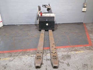 Porta-paletes eléctrico com condutor transportado Crown PR4500 - 2