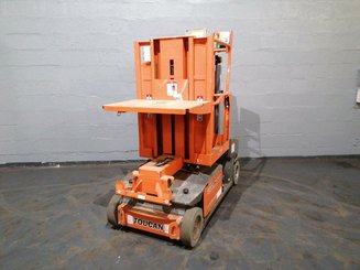 Plataforma com mastro vertical JLG TOUCAN DUO
