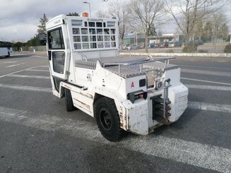 Trator de reboque Charlatte T135