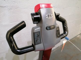 Porta-paletes eléctrico com condutor a pé Hangcha CBD18 - 8