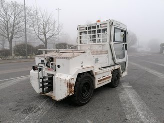 Trator de reboque Charlatte T135