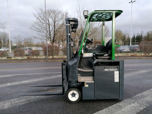Empilhador multidireccional Combilift CBE2500 - 1