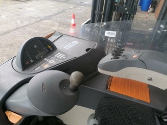 Empilhador retráctil Crown ESR5000-1.6