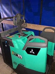 Porta-paletes eléctrico com condutor transportado Mitsubishi PBF25N3R MITSUBISHI