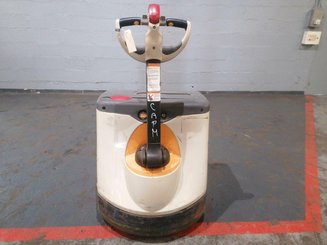 Porta-paletes eléctrico com condutor a pé Crown WP3020 - 1