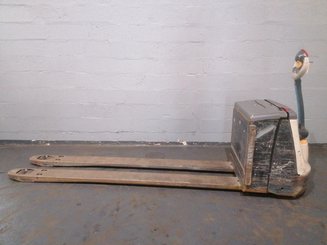 Porta-paletes eléctrico com condutor a pé Crown WP3020 - 3