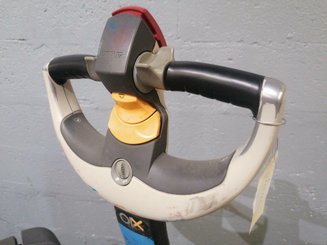 Porta-paletes eléctrico com condutor a pé Crown WP3020 - 6