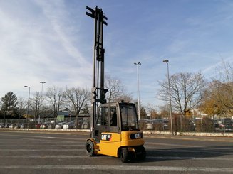 Empilhador de contrapeso 4 rodas Caterpillar EP50 - 6