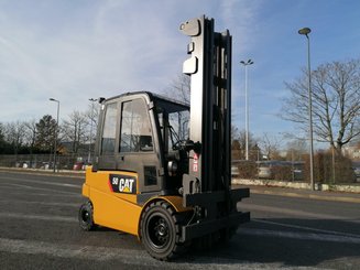 Empilhador de contrapeso 4 rodas Caterpillar EP50 - 1