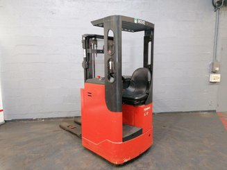 Stacker com condutor sentado Fenwick L12