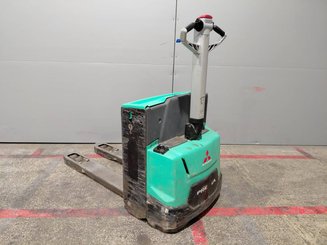 Porta-paletes eléctrico com condutor a pé Mitsubishi PBP16N2 - ACCOMPAGNANT