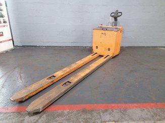 Porta-paletes eléctrico com condutor a pé OMG 330K - 6
