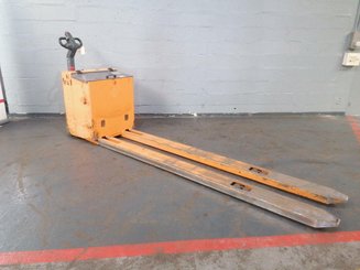 Porta-paletes eléctrico com condutor a pé OMG 330K - 1