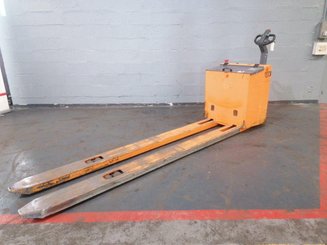 Porta-paletes eléctrico com condutor a pé OMG 330K - 1