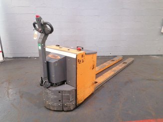Porta-paletes eléctrico com condutor a pé OMG 330K - 2