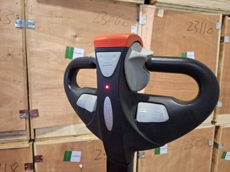Stacker com condutor a pé Hangcha CDD16-AC1-L