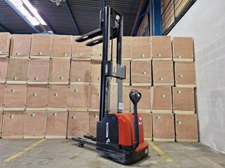 Stacker com condutor a pé Hangcha CDD16-AC1-L