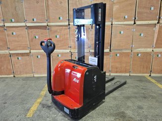 Stacker com condutor a pé Hangcha CDD16-AC1-L