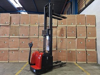 Stacker com condutor a pé Hangcha CDD16-AC1-L