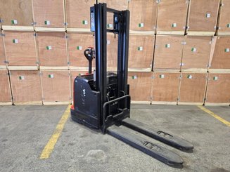 Stacker com condutor a pé Hangcha CDD16-AC1-L