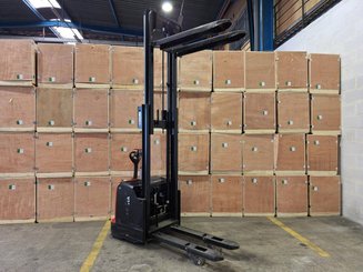 Stacker com condutor a pé Hangcha CDD16-AC1-L