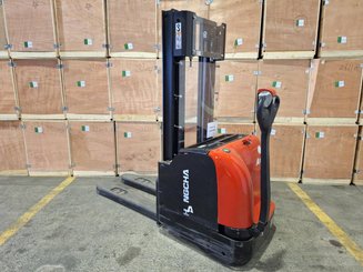 Stacker com condutor a pé Hangcha CDD16-AC1-L