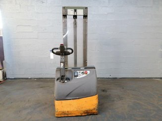 Stacker com condutor a pé OMG LOGOS AC