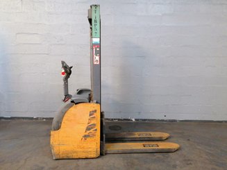 Stacker com condutor a pé OMG LOGOS AC