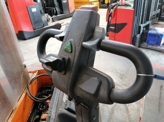 Stacker com condutor a pé OMG LOGOS AC