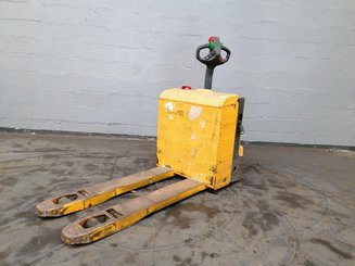 Porta-paletes eléctrico com condutor a pé Jungheinrich EJE116 - 1