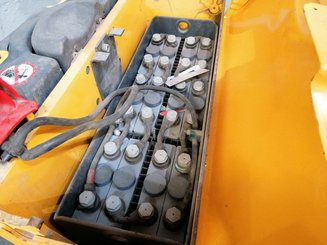 Porta-paletes eléctrico com condutor a pé Jungheinrich EJE116 - 9