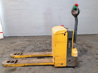 Porta-paletes eléctrico com condutor a pé Jungheinrich EJE116 - 1