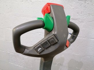 Porta-paletes eléctrico com condutor a pé Jungheinrich EJE116 - 8