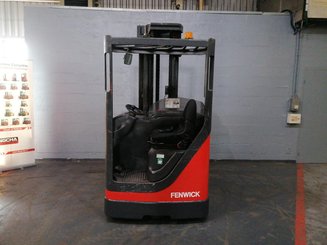 Empilhador retráctil Fenwick R20 - 3