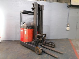 Empilhador retráctil Fenwick R20 - 6