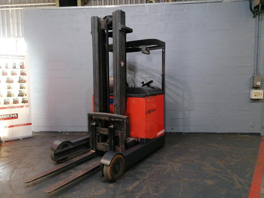 Empilhador retráctil Fenwick R20 - 1