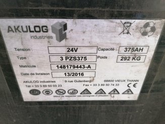 Porta-paletes eléctrico com condutor transportado Crown RT4000