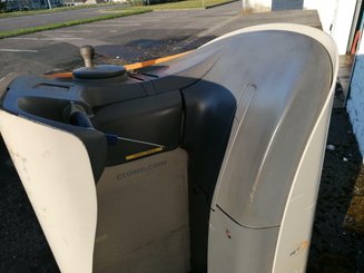 Porta-paletes eléctrico com condutor transportado Crown RT4000