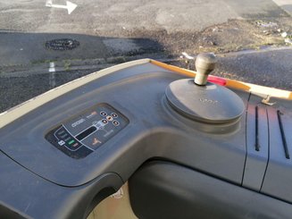 Porta-paletes eléctrico com condutor transportado Crown RT4000