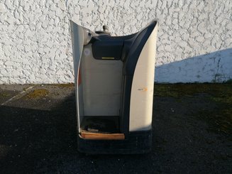 Porta-paletes eléctrico com condutor transportado Crown RT4000