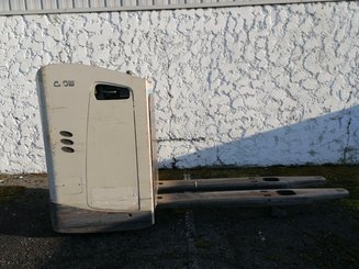Porta-paletes eléctrico com condutor transportado Crown RT4000