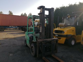 Empilhador de contrapeso 4 rodas Caterpillar GP30N - 1