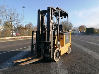 Empilhador de contrapeso 4 rodas Caterpillar EC25