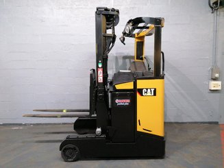 Empilhador retráctil Caterpillar NR16N